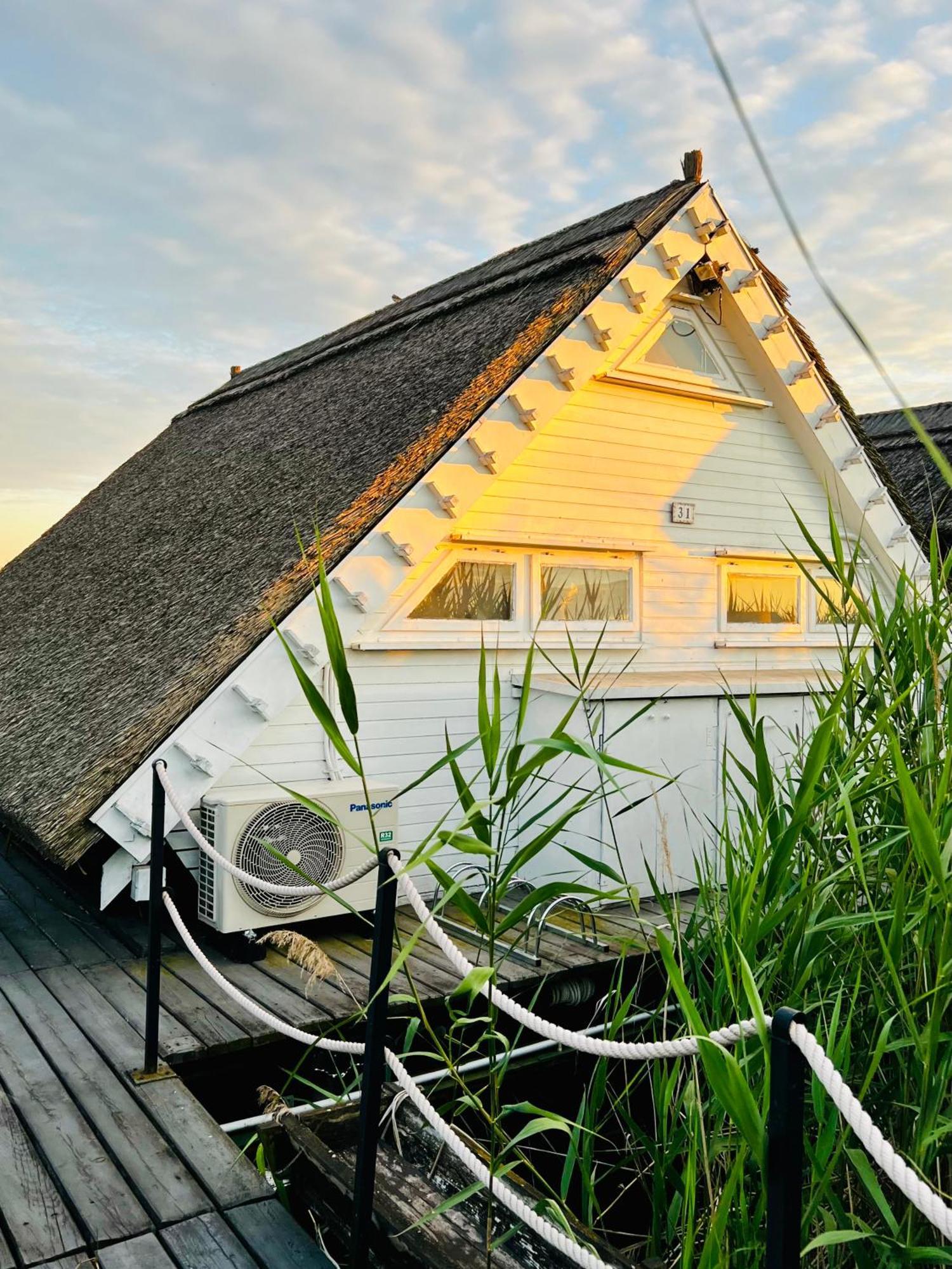 Seehuette Neusiedlersee - Seehaus Inklusive Elektroboot Rust Exteriör bild
